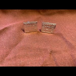 Silver-Toned Crocodile Patterned Cuff Links